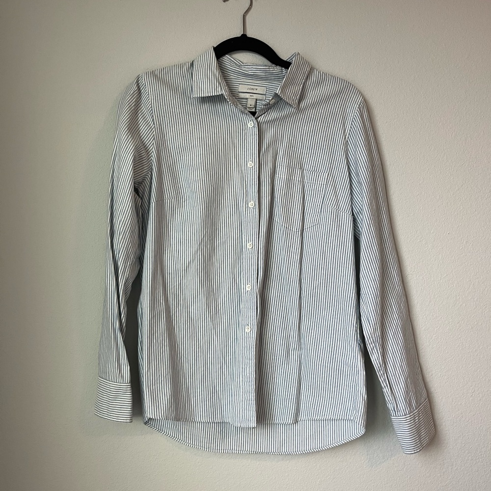 J Crew relaxed fit pin stripe button down Size:6